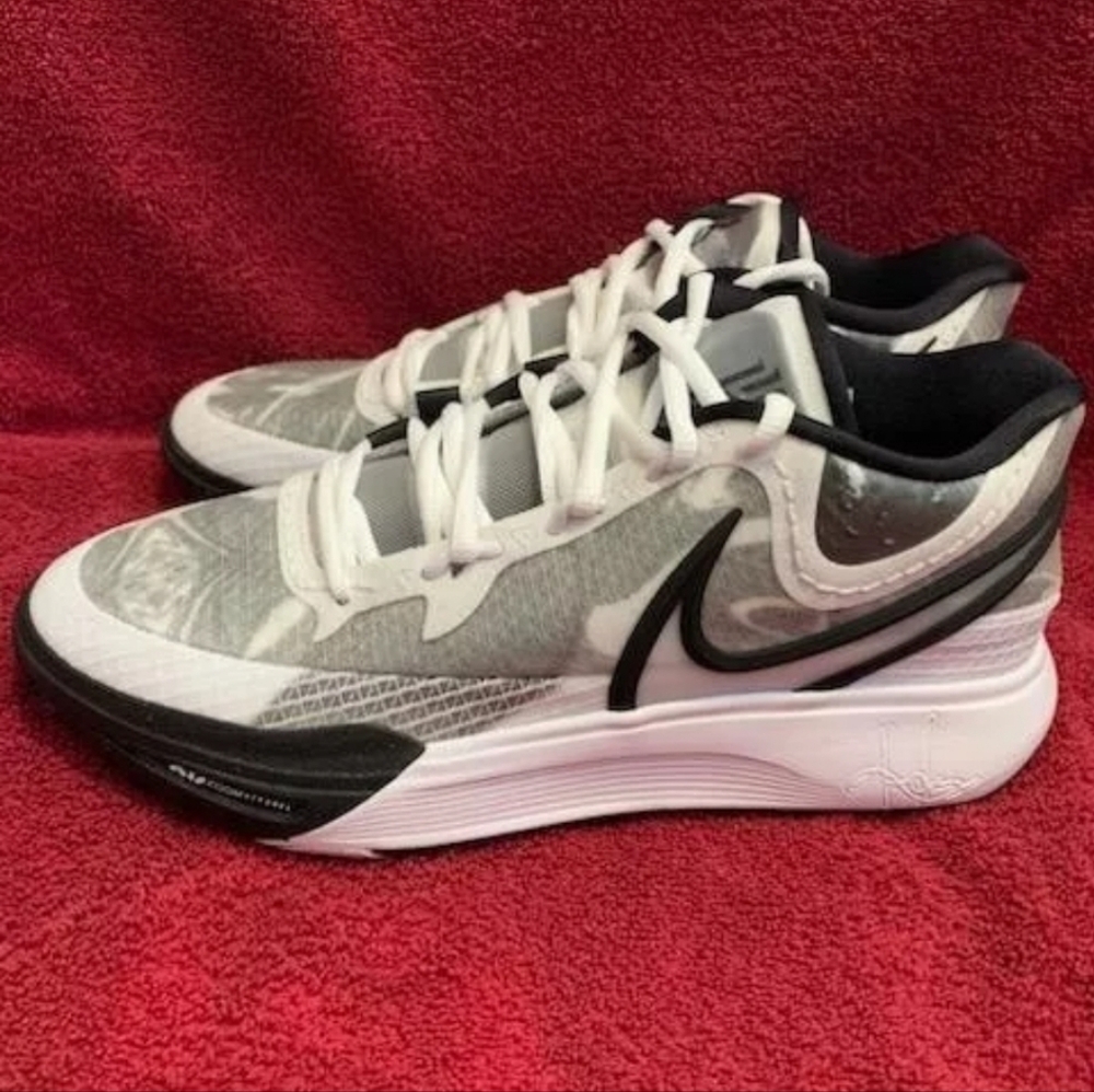 Nike Kyrie 8 white black
